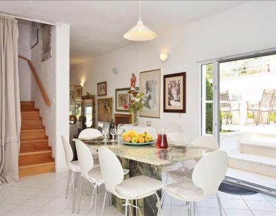 Large villa for 10 with pool