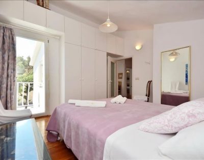 Large villa for 10 with pool