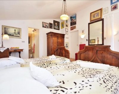 Large villa for 10 with pool