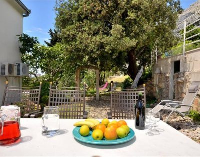 Large villa for 10 with pool