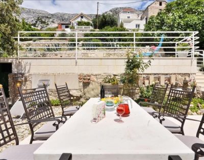 Large villa for 10 with pool