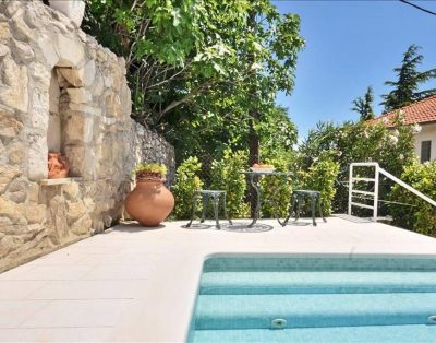 Large villa for 10 with pool
