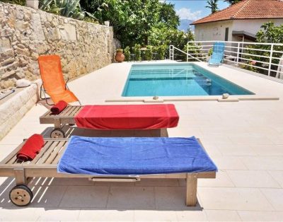 Large villa for 10 with pool