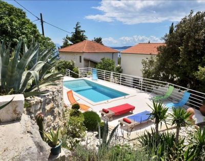 Large villa for 10 with pool
