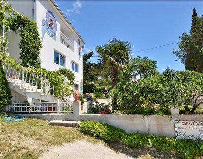 Large villa for 10 with pool