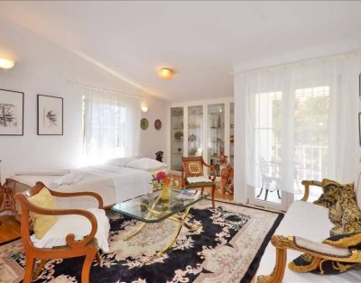 Large villa for 10 with pool