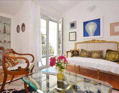 Large villa for 10 with pool
