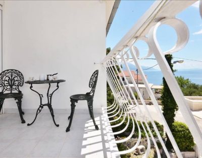 Large villa for 10 with pool