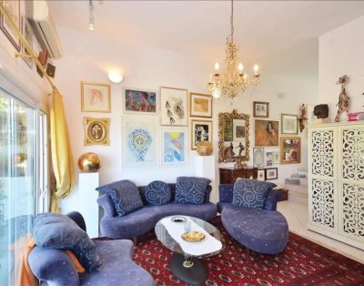 Large villa for 10 with pool