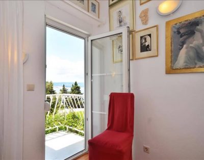 Large villa for 10 with pool