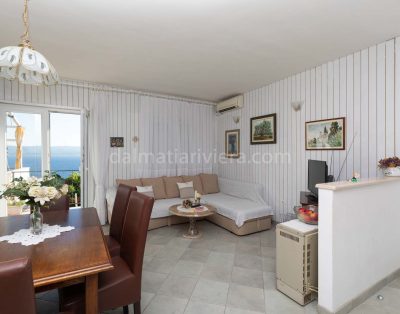 Apartment for 10 in Mimice