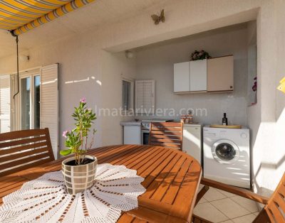 Apartment for 10 in Mimice