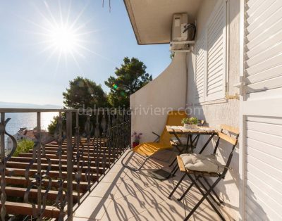 Apartment for 10 in Mimice