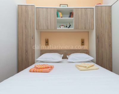 Apartment for 10 in Mimice
