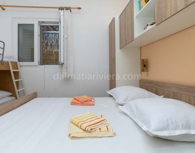 Apartment for 10 in Mimice
