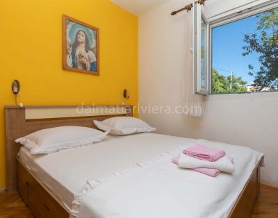 Apartment for 10 in Mimice