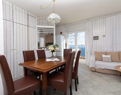 Apartment for 10 in Mimice