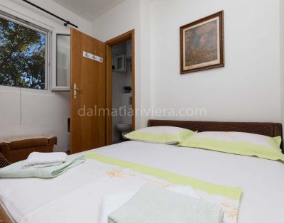 Apartment for 10 in Mimice