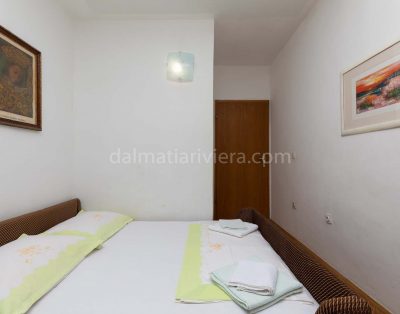 Apartment for 10 in Mimice