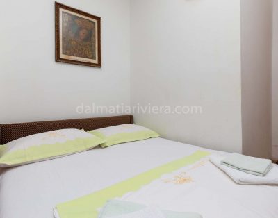 Apartment for 10 in Mimice
