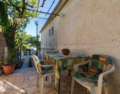 Apartment for 10 in Mimice