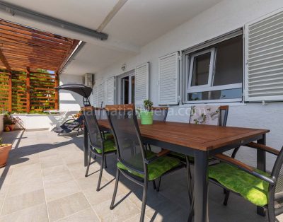 Apartment for 10 persons in Mimice