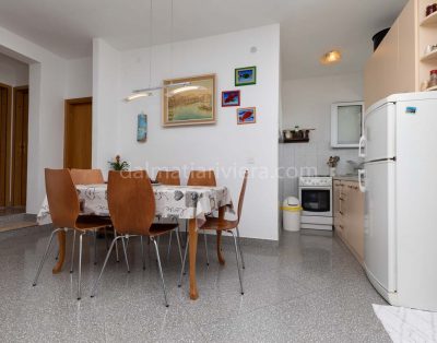 Apartment for 10 persons in Mimice