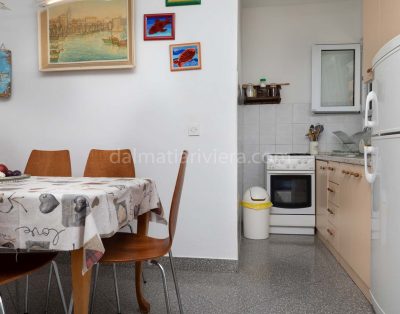 Apartment for 10 persons in Mimice