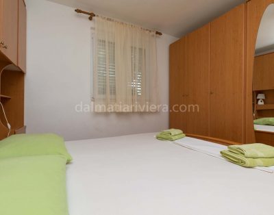 Apartment for 10 persons in Mimice