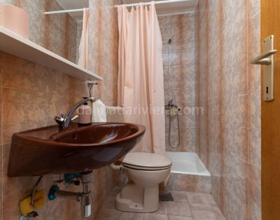 Apartment for 10 persons in Mimice