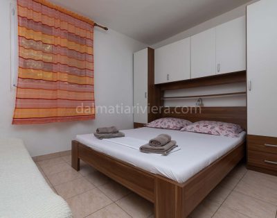 Apartment for 10 persons in Mimice