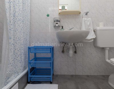 Apartment for 10 persons in Mimice