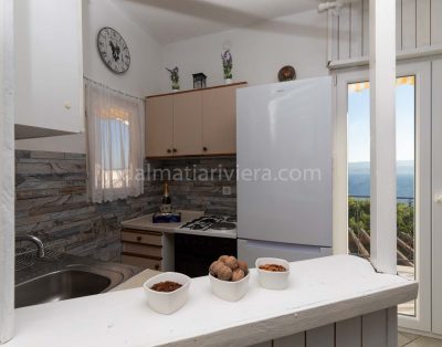Apartment for 10 in Mimice
