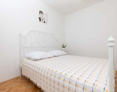 Apartment Petra for 4 in Mimice