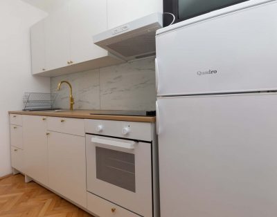 Apartment Petra for 4 in Mimice