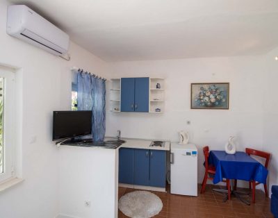 Apartment Petra for 3 in Mimice