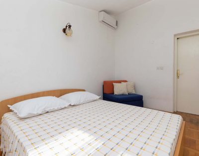 Apartment Petra for 7 in Mimice