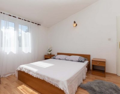 Apartment Petra for 7 in Mimice