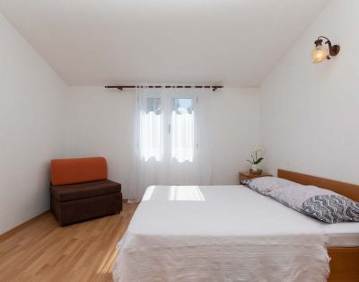 Apartment Petra for 7 in Mimice