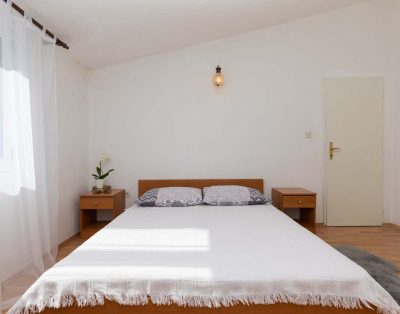 Apartment Petra for 7 in Mimice