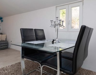 Apartment Petra for 7 in Mimice