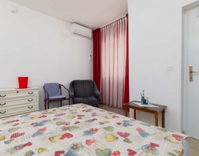 Apartman za 10 osoba s prekrasnim pogledom na more (Dijana Ap5)